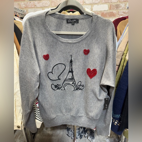S535. Sweater with Eiffel Tower and Heart Design - Picture 2 of 2